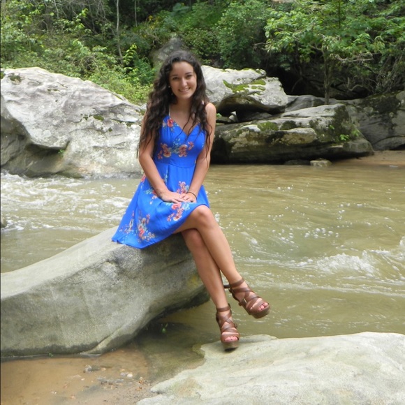 Meet your Posher, Emily - Picture 1 of 1